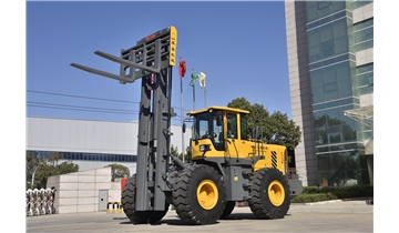 威盛電動(dòng)越野叉車：工況適配選型指南